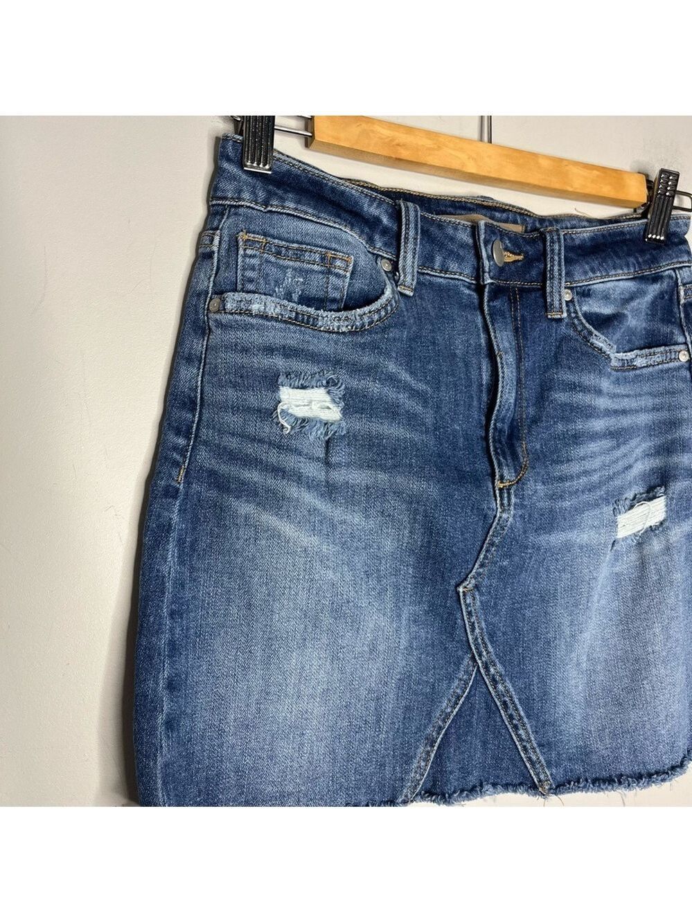Joe’s Jeans Distressed Raw Hem Denim Mini Skirt, size 25 - Picture 2 of 10